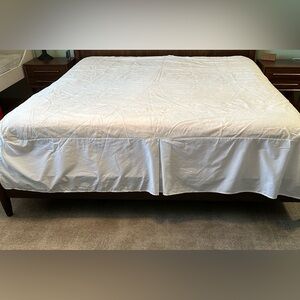 Room Essential Tailored Bed Skirt ~ 14" Drop ~ White ~ King 78" x 80"